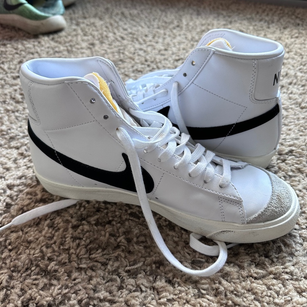 Nike Blazer Mid ‘77 Vintage - women’s 10, men’s 8.5